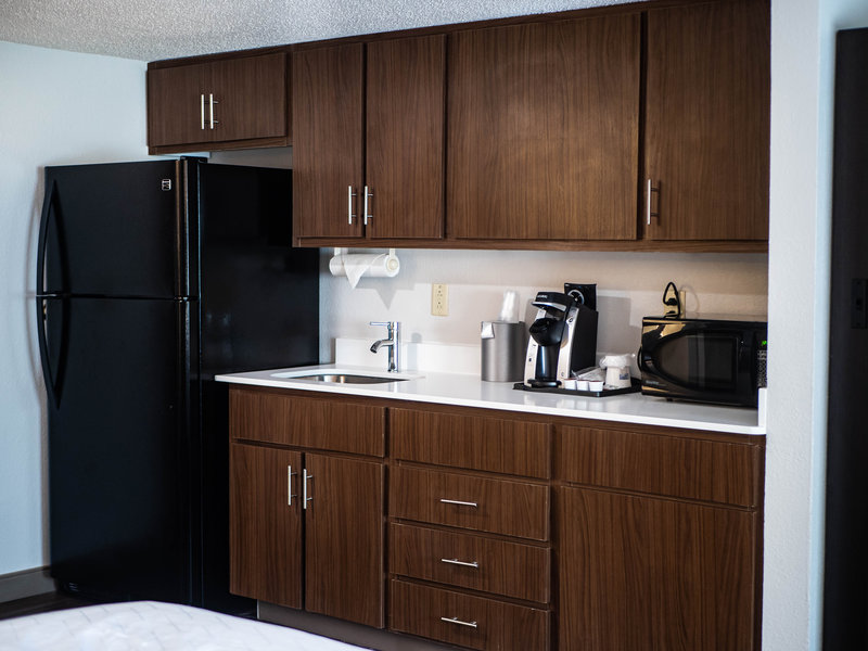 HOLIDAY INN EXP STES CONCORD