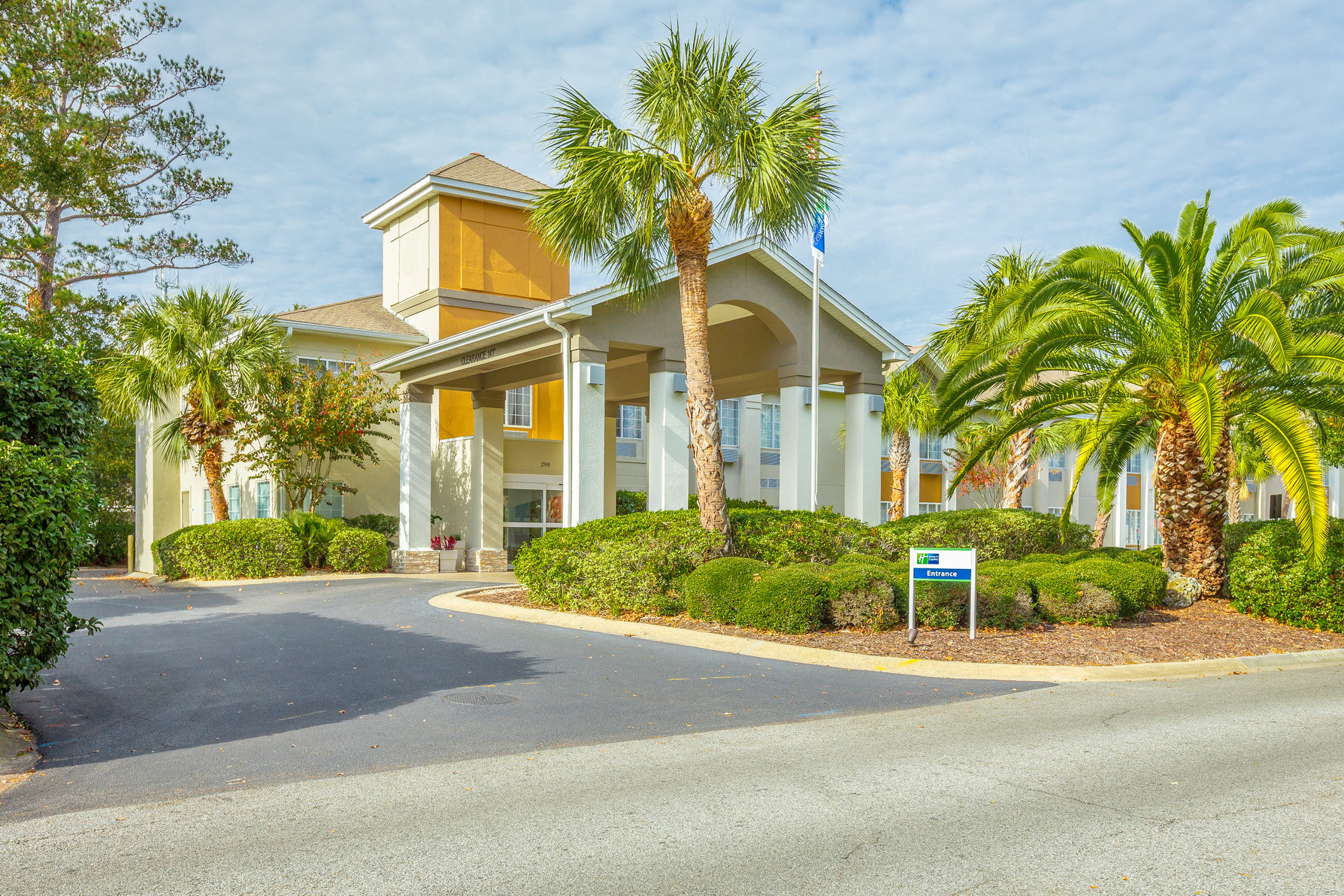 Begin your stay in St. Simons at the Holiday Inn Express