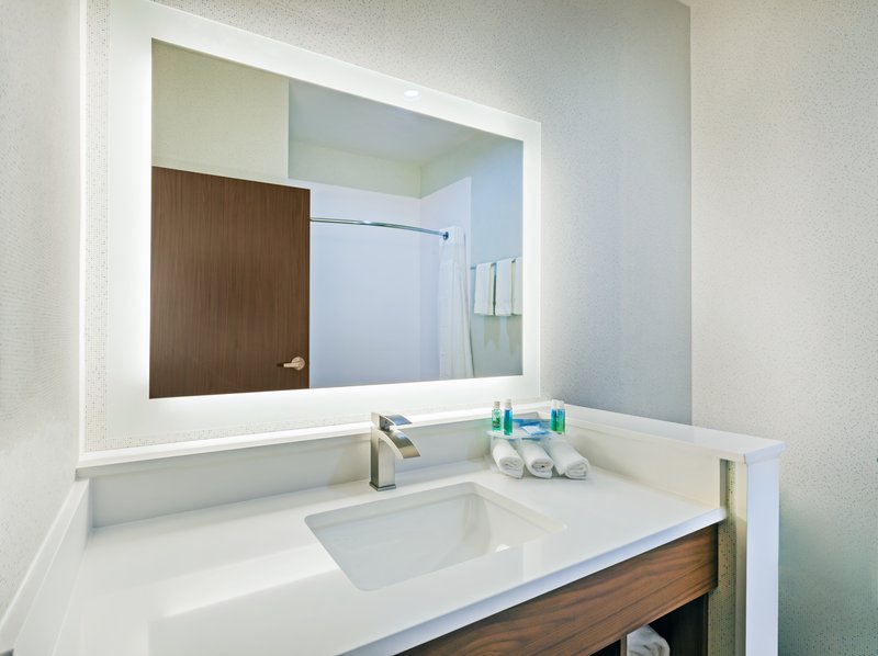 Holiday Inn Express and Suites Coffeyville