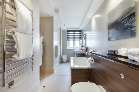 Kings Junior Suite Bathroom