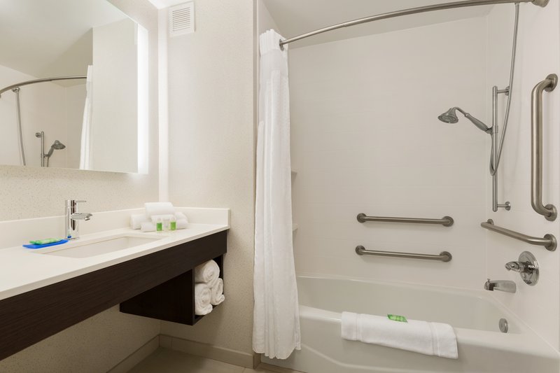 KING MOBILITY ACCESSIBLE TUB NONSMOKING