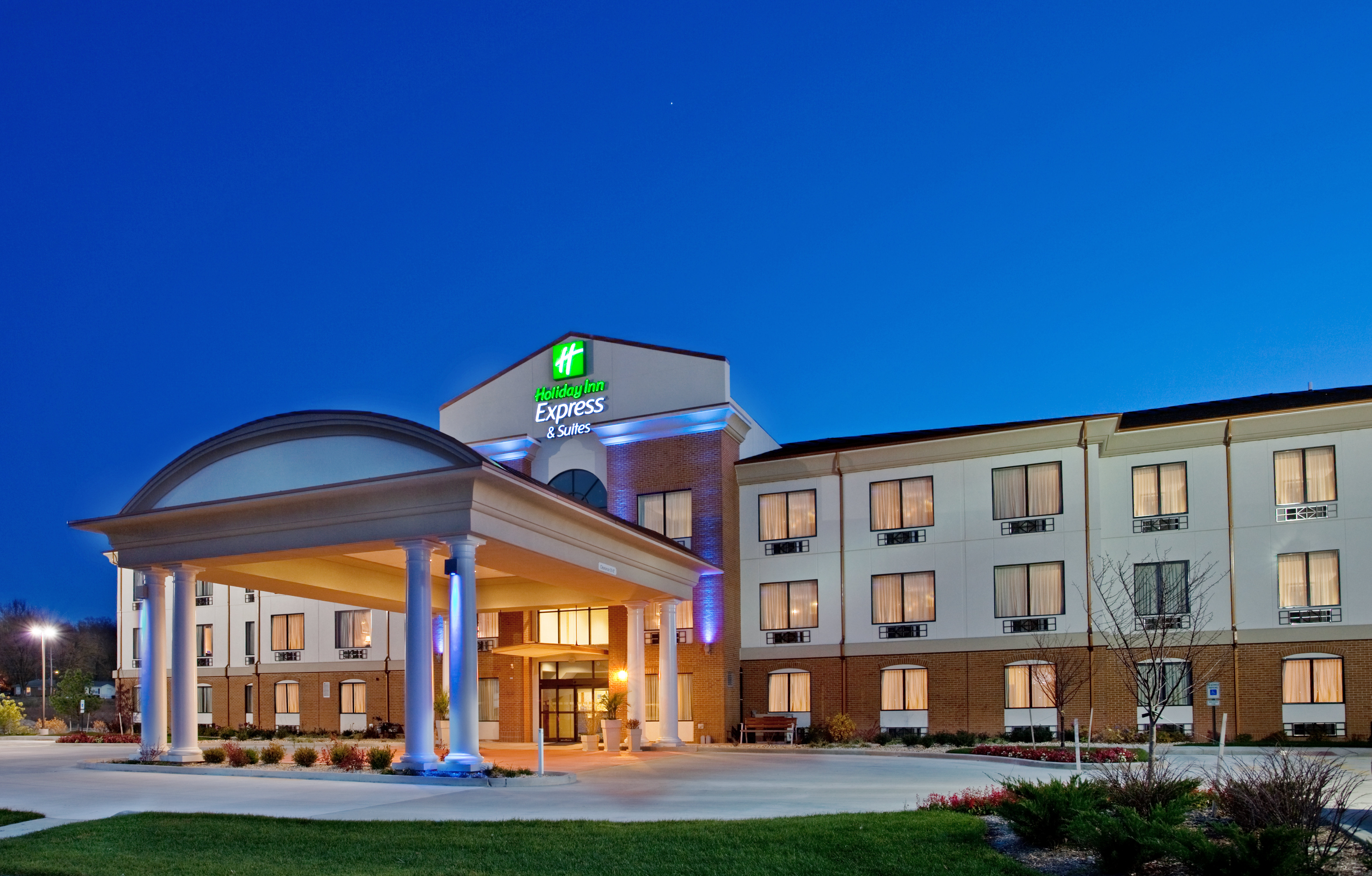 Holiday Inn Express Hotel & Suites