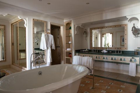Jumeirah Dar Al Masyaf Gulf Arabian Suite Bathroom