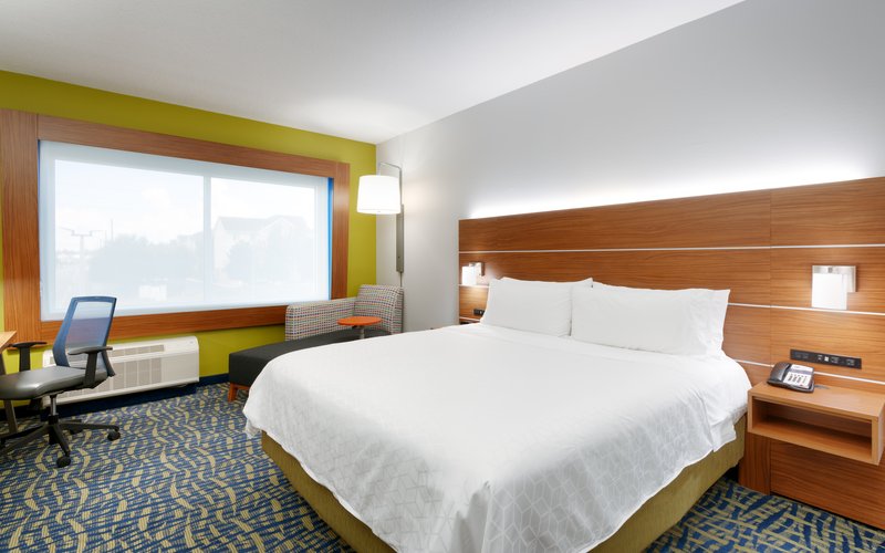 Holiday Inn Express and Suites Gainesville I-75