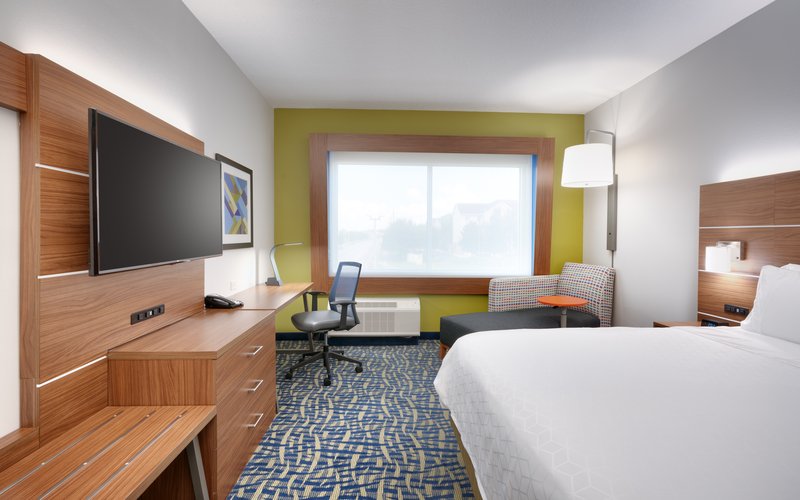 Holiday Inn Express and Suites Gainesville I-75