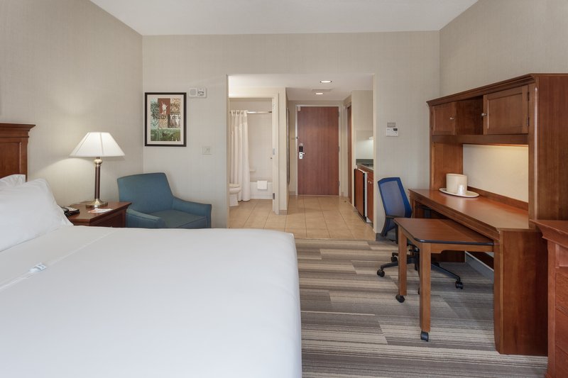 Holiday Inn Express – Military Building 107