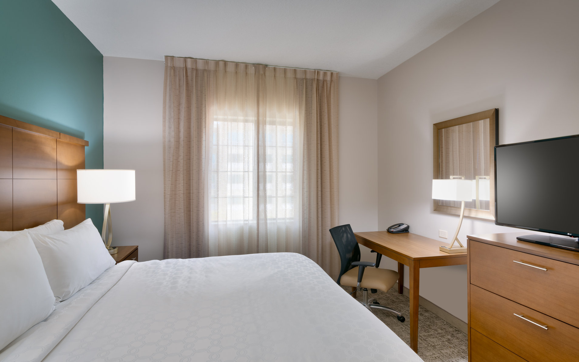 Staybridge Suites - Gainesville I-75 Room Type - 1 King 2 Queen Beds 2 Bedroom Suite