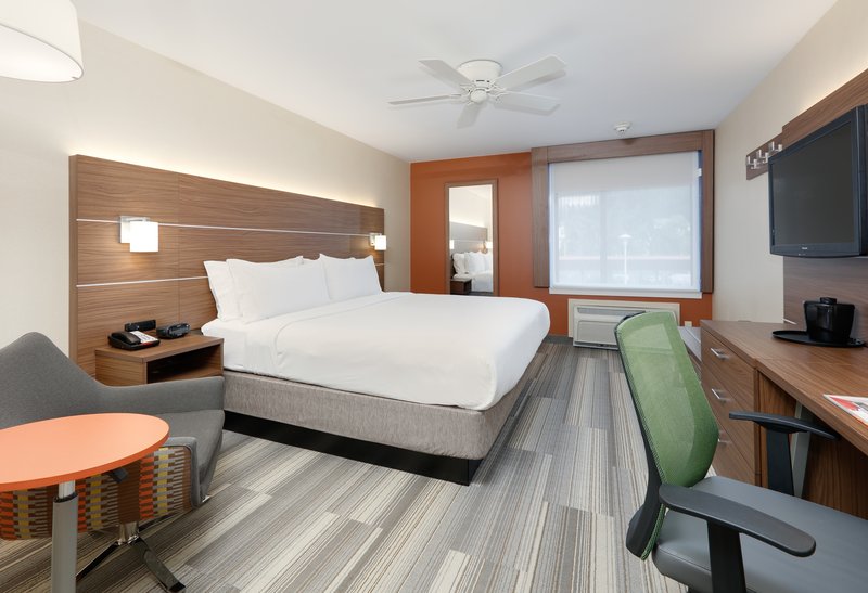 Holiday Inn Express – Military Rainier Inn & Rainier Complex