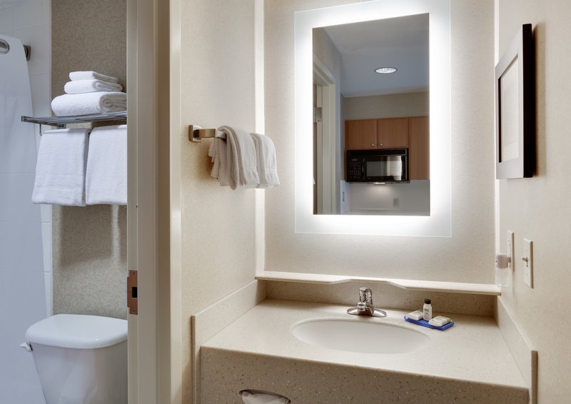 Holiday Inn Express – Military Rainier Inn & Rainier Complex