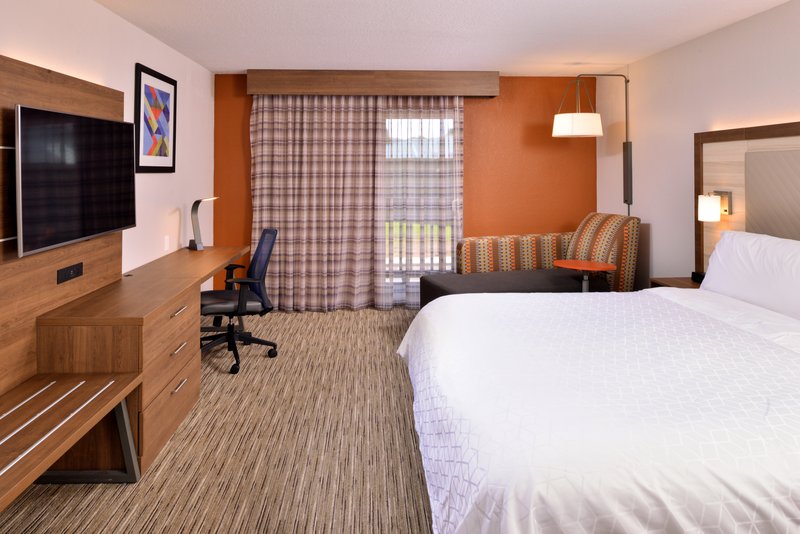 HOLIDAY INN EXP MCKINLEYVILLE
