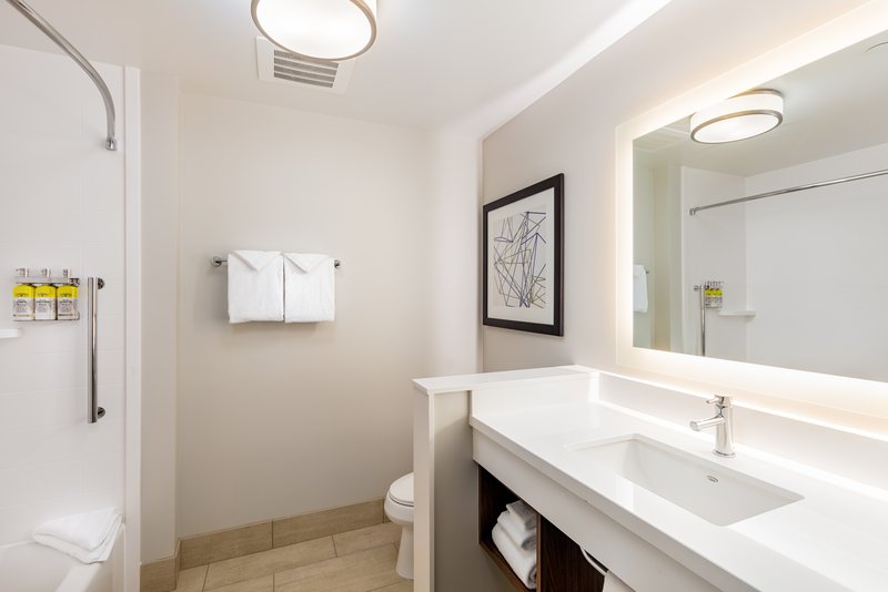 Holiday Inn Express and Suites Moreno Valley – Riverside