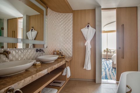 Jumeirah Beach Hotel Two Bedroom Ocean Suite Bathroom