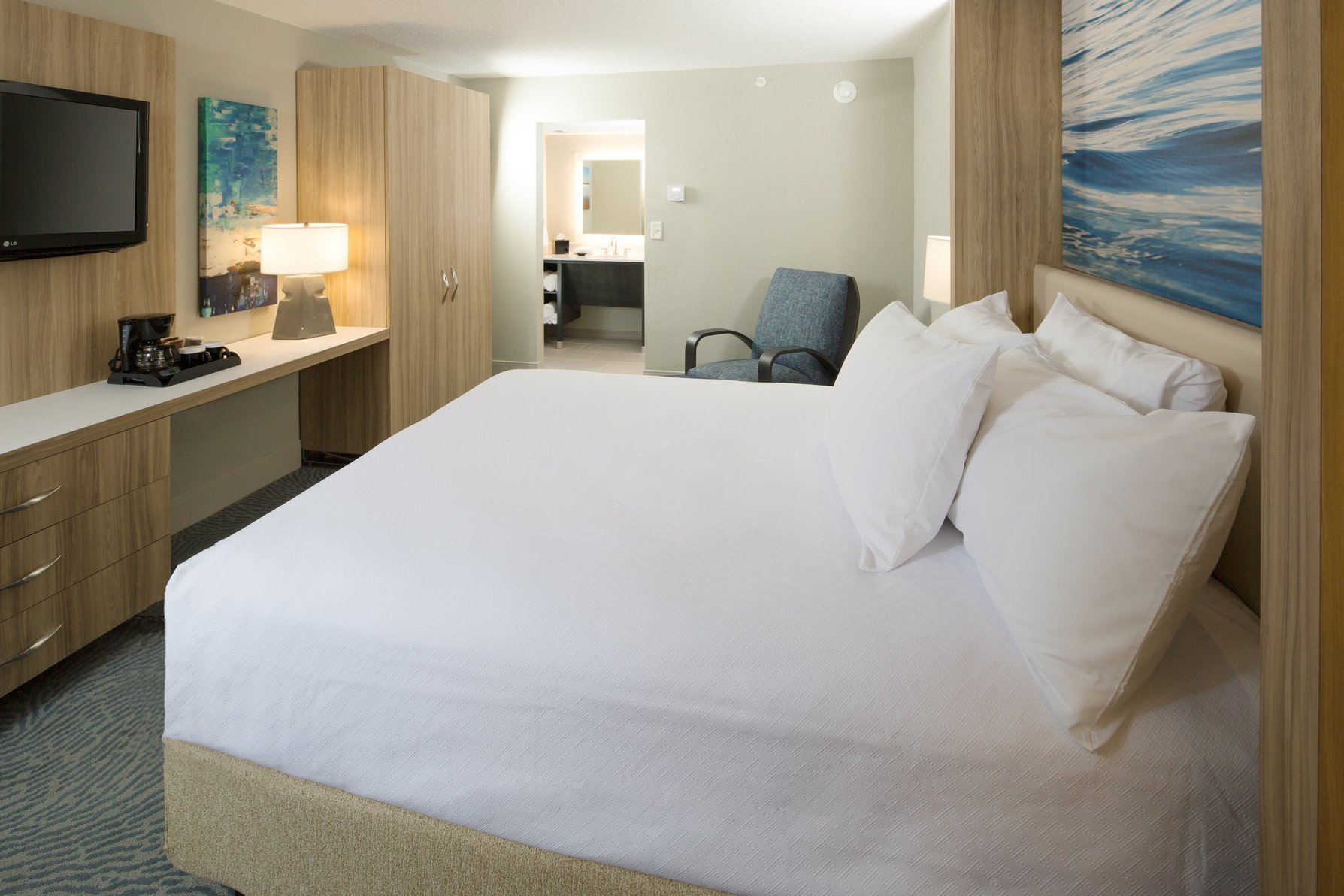 Crowne Plaza Hotel Melbourne - Oceanfront Room Type - 1 King Standard Balcony