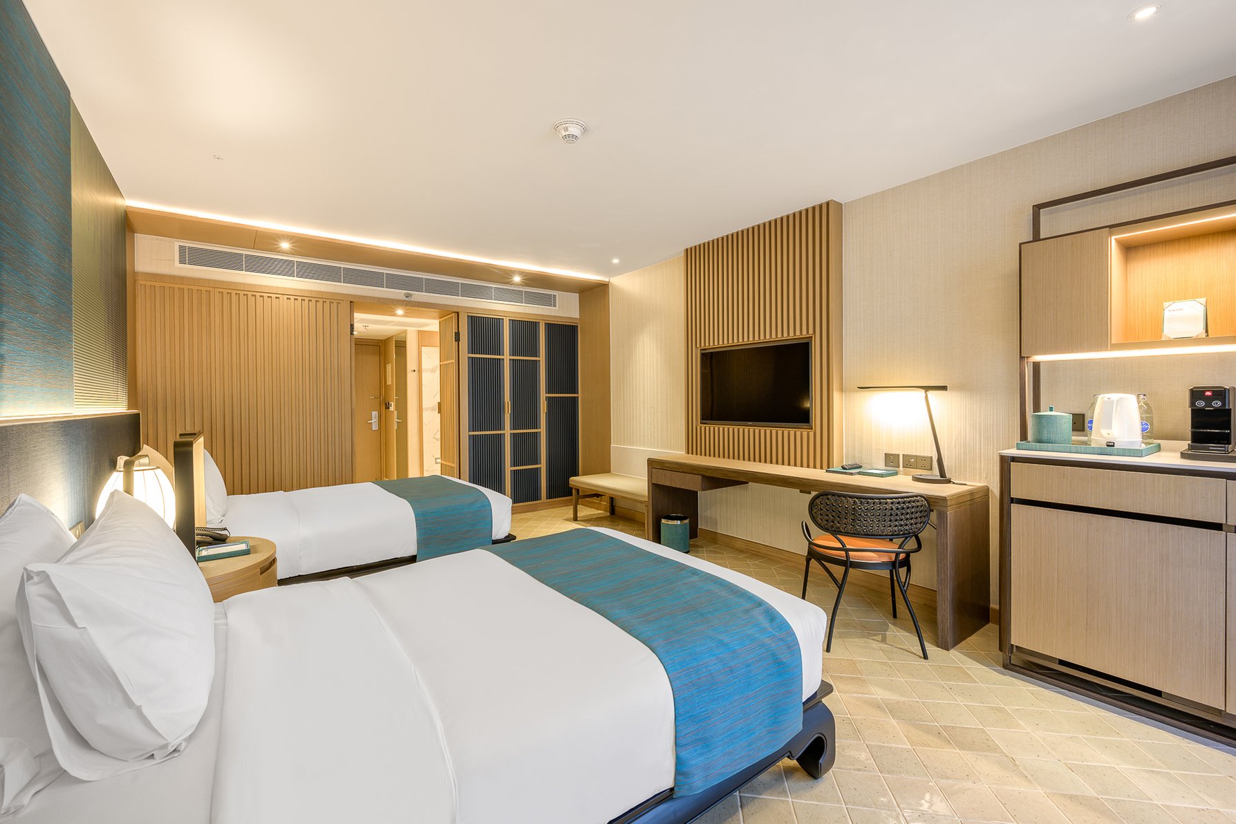 Holiday Inn Resort Phuket Room Type - 2 Single Premium Pool View Balcony