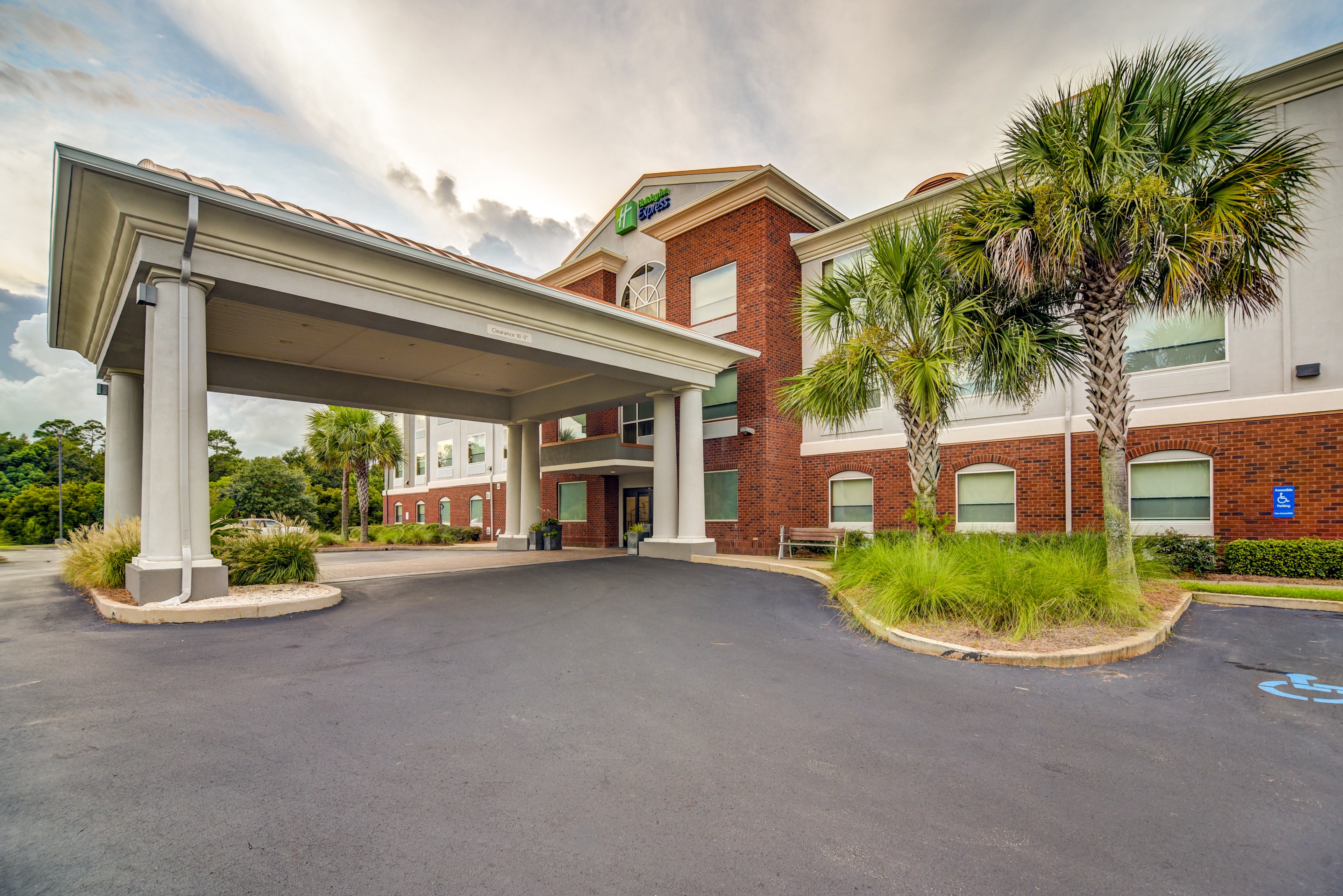 Holiday Inn Express & Suites Foley