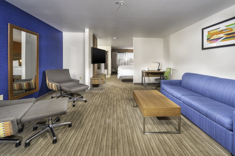 Holiday Inn Express Hotel & Suites