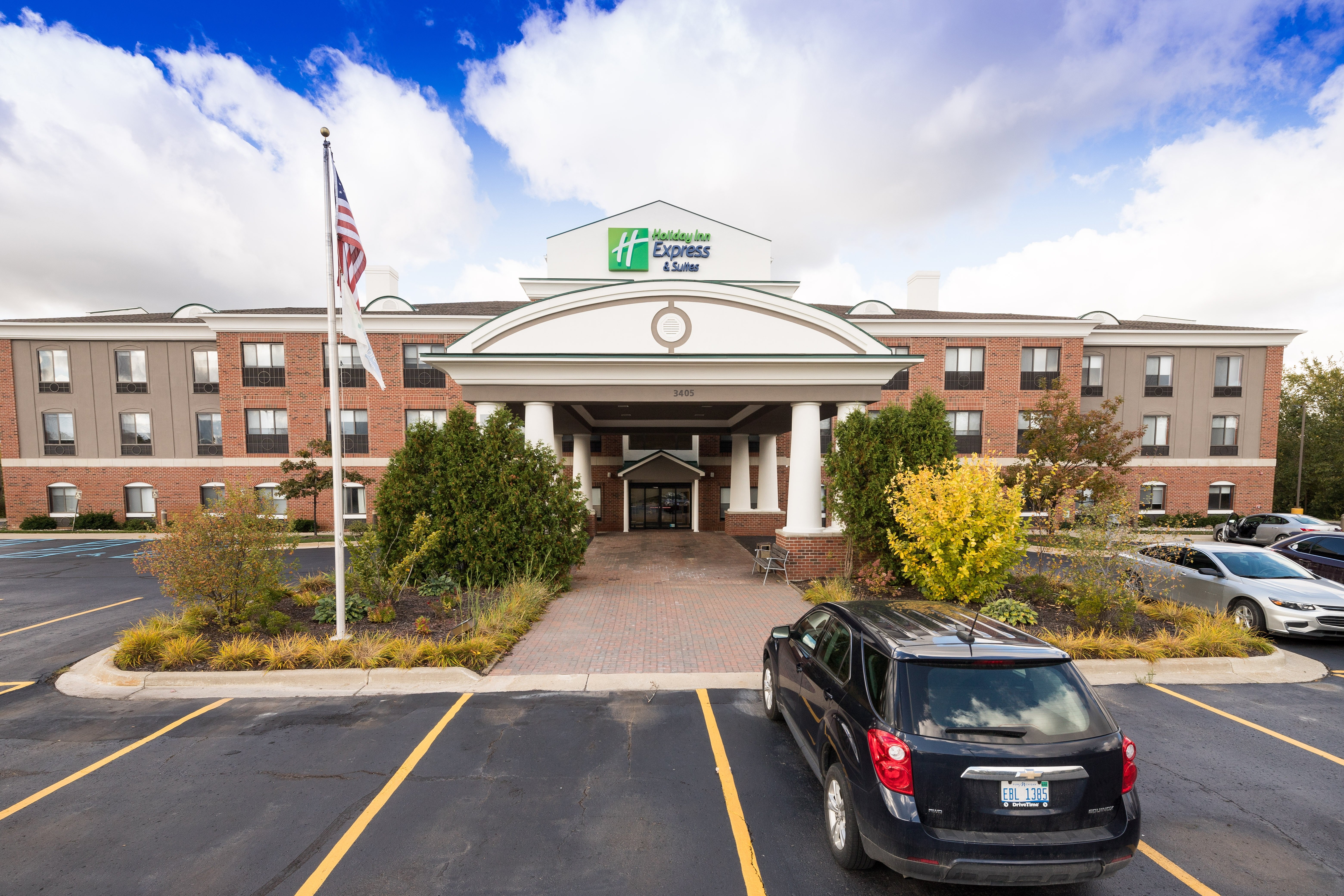 Holiday Inn Express Hotel & Suites