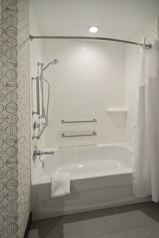 KING HEAR MOBILITY ACCESSIBLE TUB NOSMK
