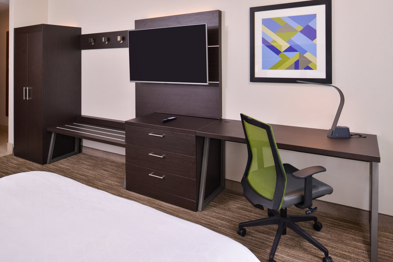 Holiday Inn Express and Suites Mall of America – MSP Airport