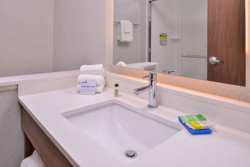 Holiday Inn Express and Suites Mall of America – MSP Airport