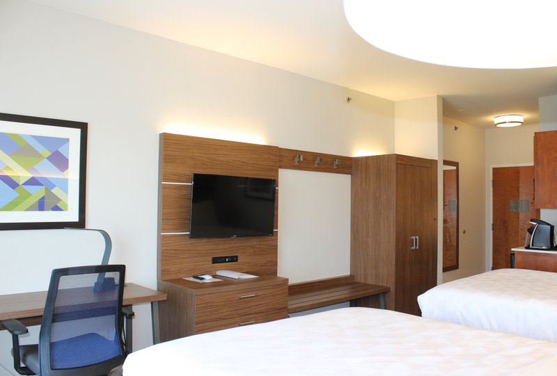2 QUEEN BEDS NONSMOKING