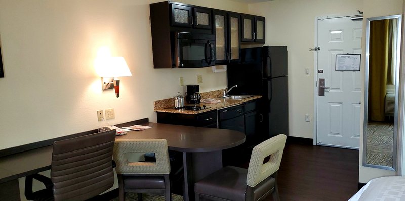 CANDLEWOODS SUITES MEDICAL CTR