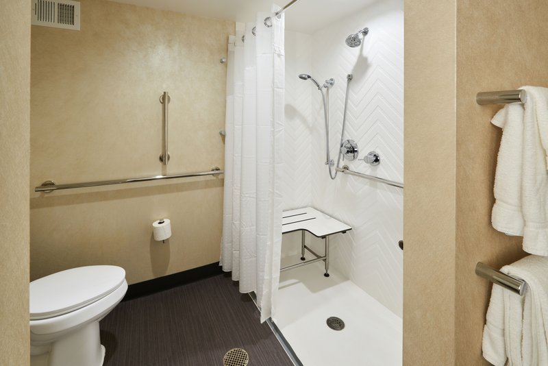 KING MOBILITY ACCESSIBLE TUB NONSMOKING