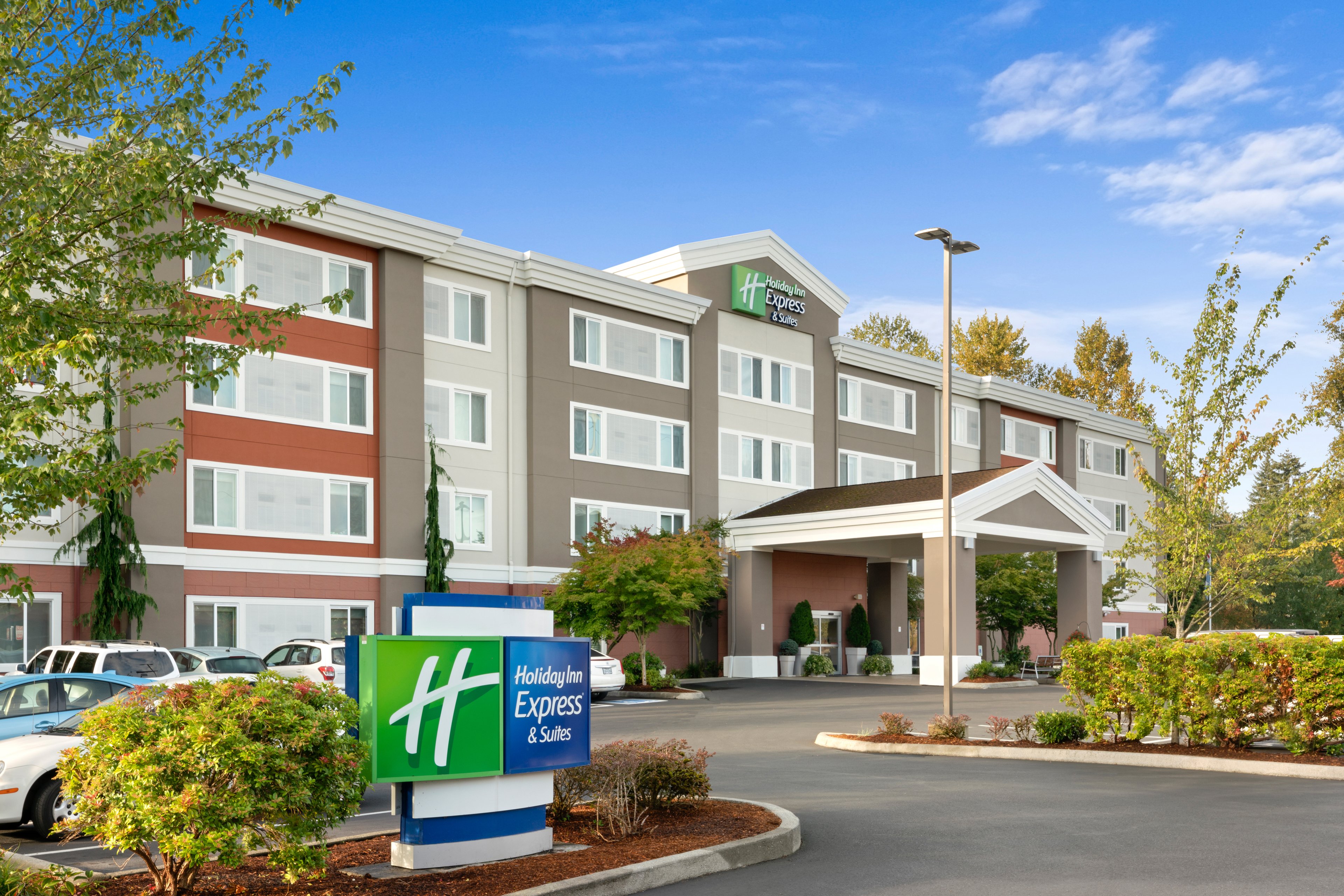 Holiday Inn Express Hotel & Suites