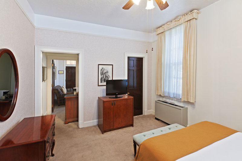 1 BEDROOM 1 BED DVQ SUITE