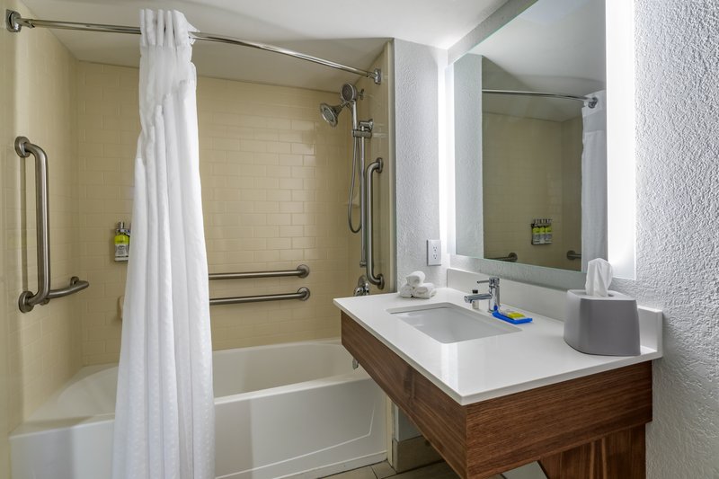 KING HEAR MOBILITY ACCESSIBLE TUB NOSMK