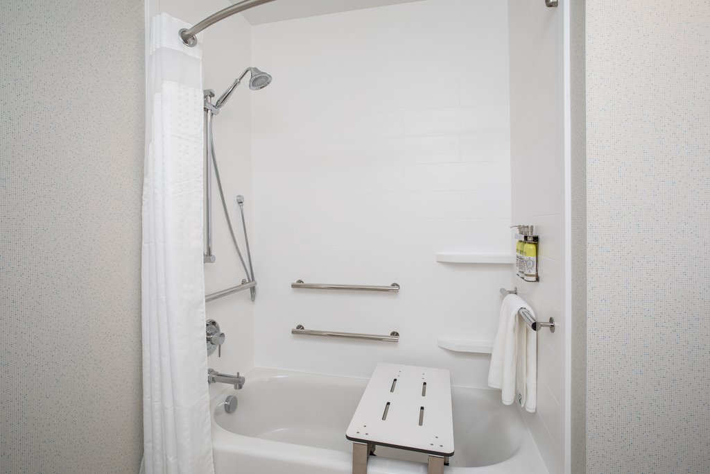 Holiday Inn Express & Suites ELY Room Type - 2 Queen Suite Comm Mobil Access Tub