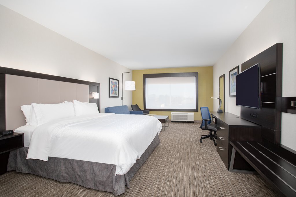 Holiday Inn Express & Suites ELY Room Type - Suite Mobile Accessible Tub Nosmk