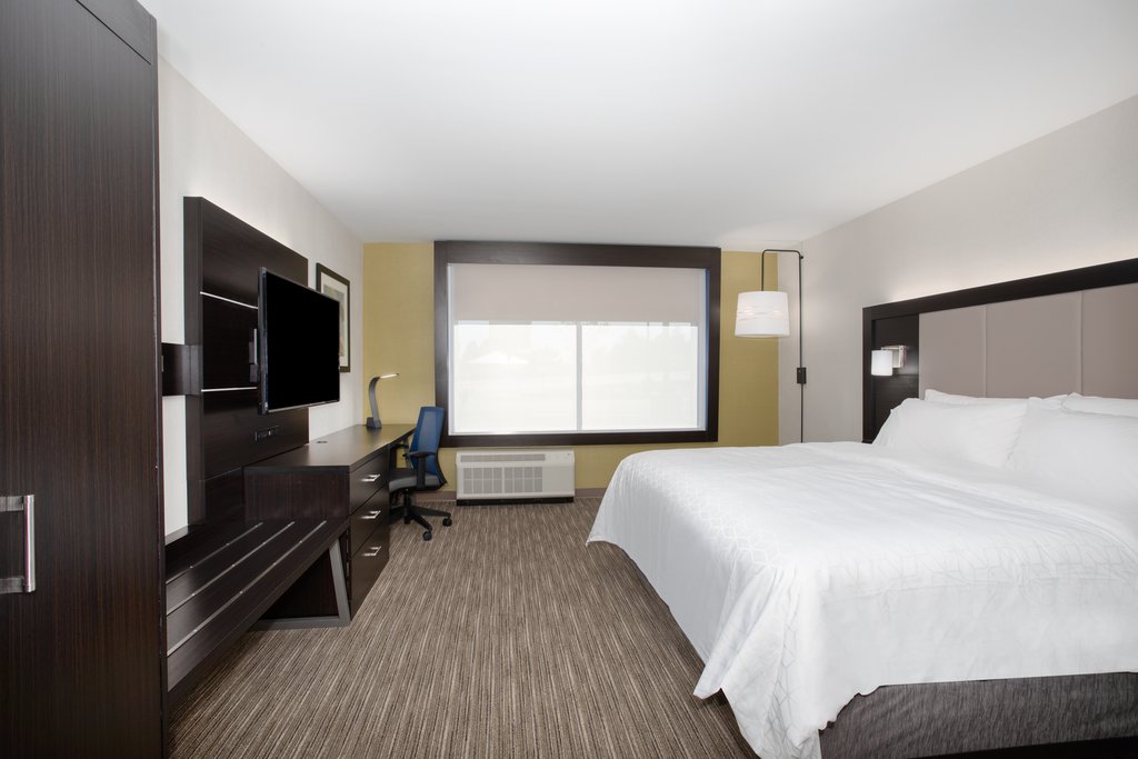 Holiday Inn Express & Suites ELY Room Type - 1 King Standard Comm Access