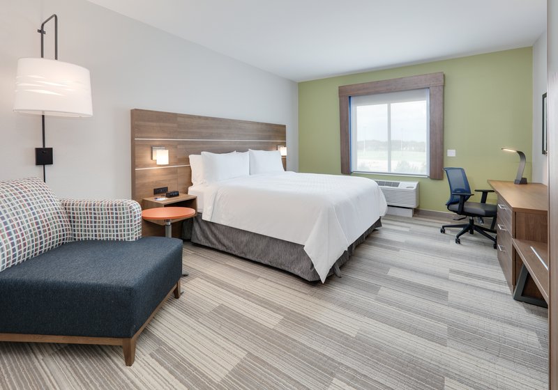Holiday Inn Express and Suites Plano – The Colony