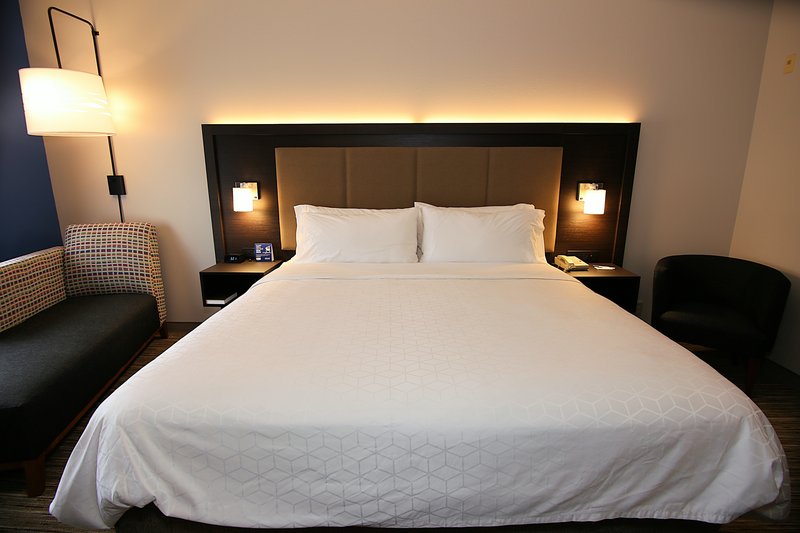 HOLIDAY INN EXP STES ASHLAND
