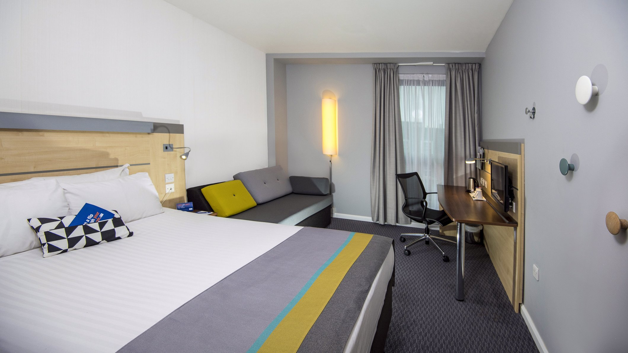 Holiday Inn Express HULL CITY CENTRE Room Type - 1 Double Standard with Free Hot Breakfast Holiday Inn Express HULL CITY CENTRE Room Type - 1 Double Standard with Free Hot Breakfast