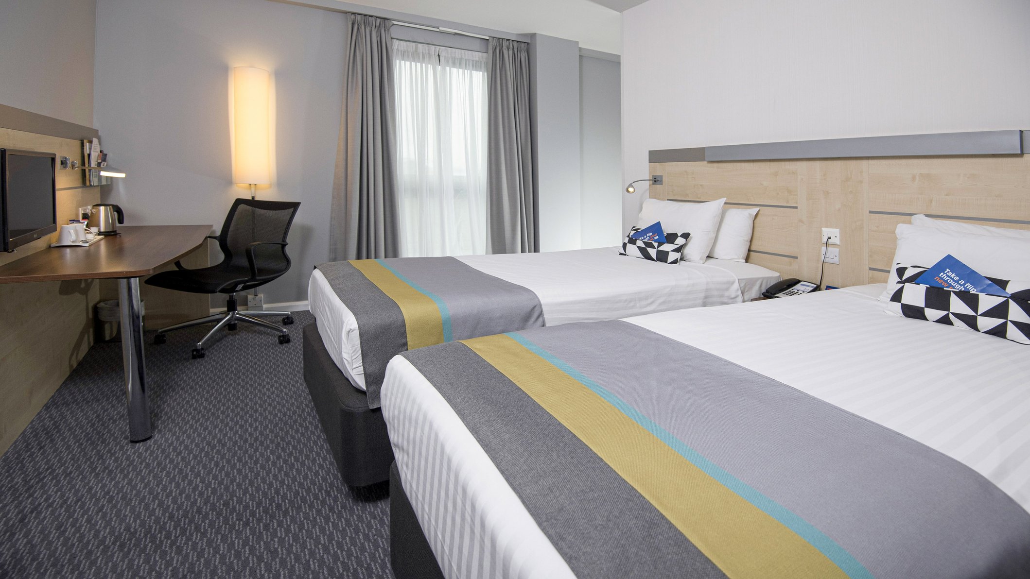 Holiday Inn Express HULL CITY CENTRE Room Type - Standard Room with Free Hot Breakfast Holiday Inn Express HULL CITY CENTRE Room Type - Standard Room with Free Hot Breakfast