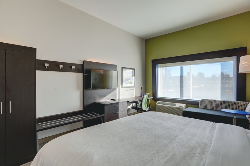 Holiday Inn Express and Suites Auburn Downtown