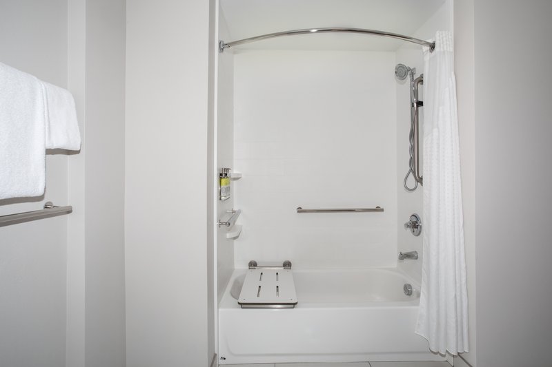 KING MOBILITY ACCESSIBLE TUB NONSMOKING