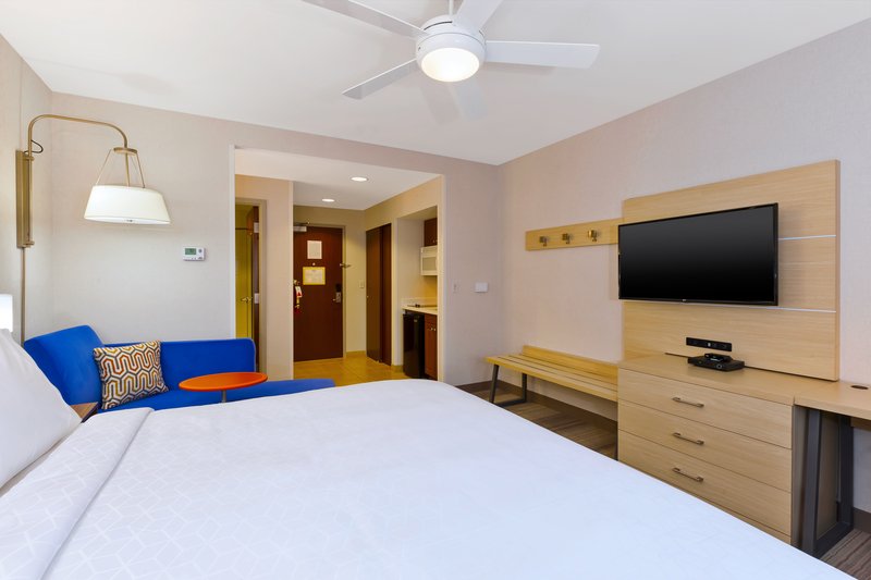 1 BED KITCHENETTE STUDIO