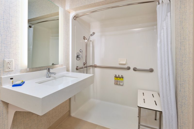 Holiday Inn Express – Military Desert Lodge