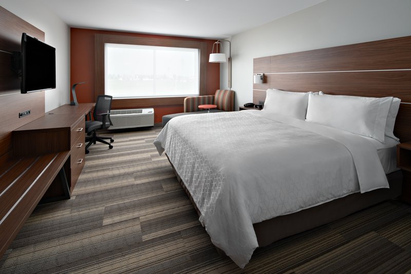 Holiday Inn Express and Suites Elkhorn – Lake Geneva Area