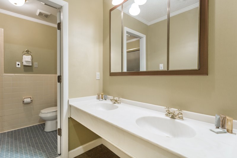 1 BD RM 1 BD DVQ ST W KITCHEN CAROLINA