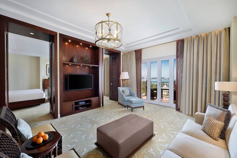 One-Bedroom Club Suite - Living Room