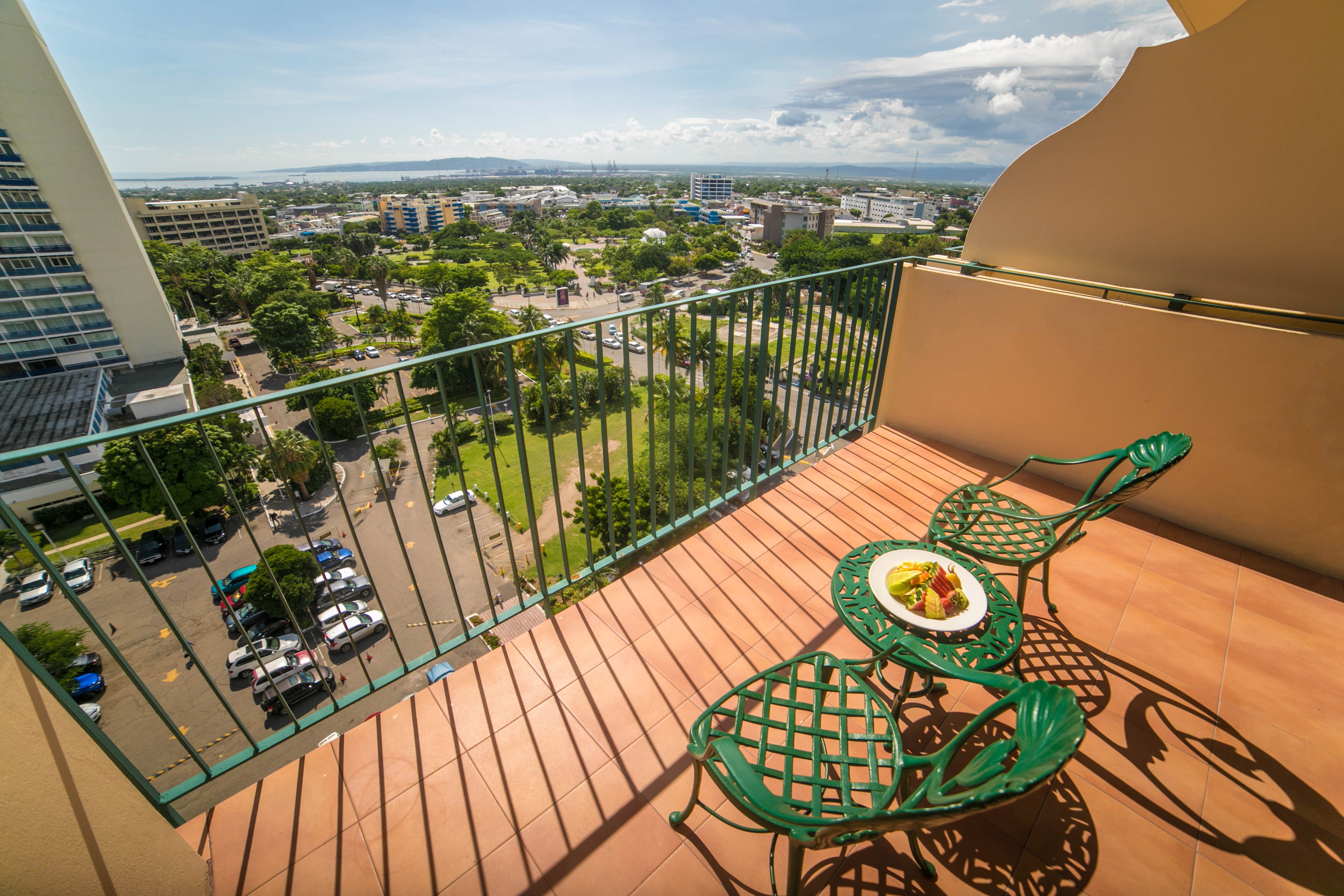 Courtleigh Hotel & Suites