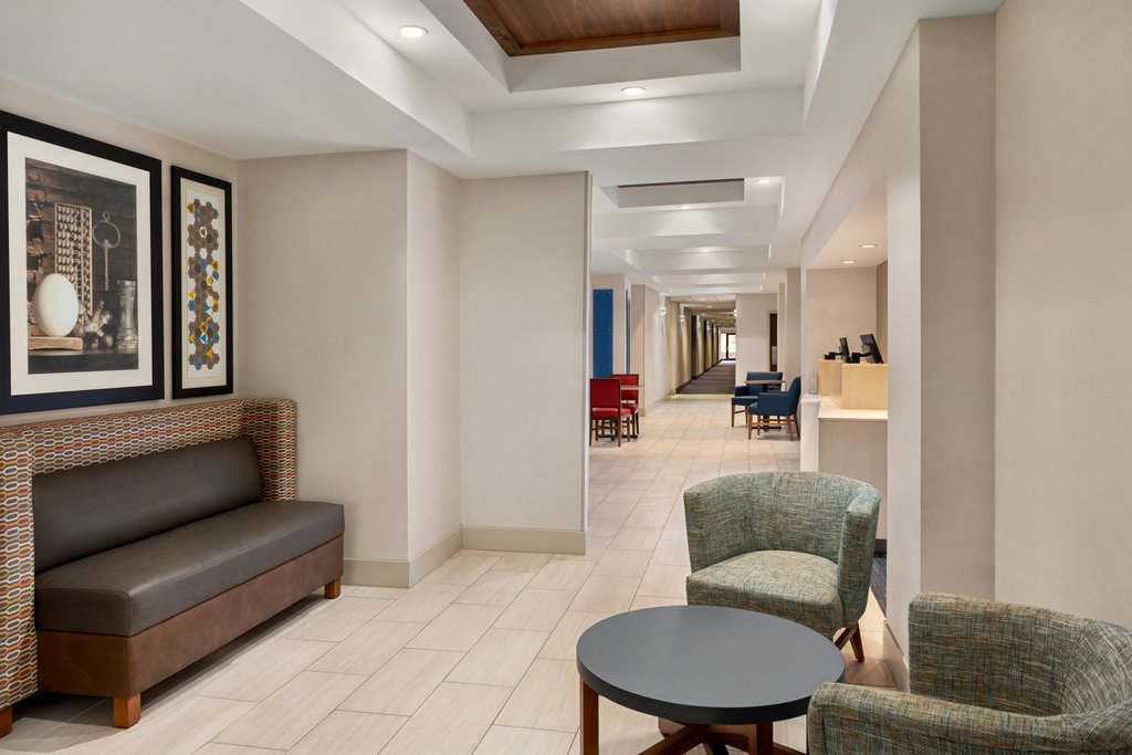 Enjoy and relax in the hotel lobby with free Wi-Fi
