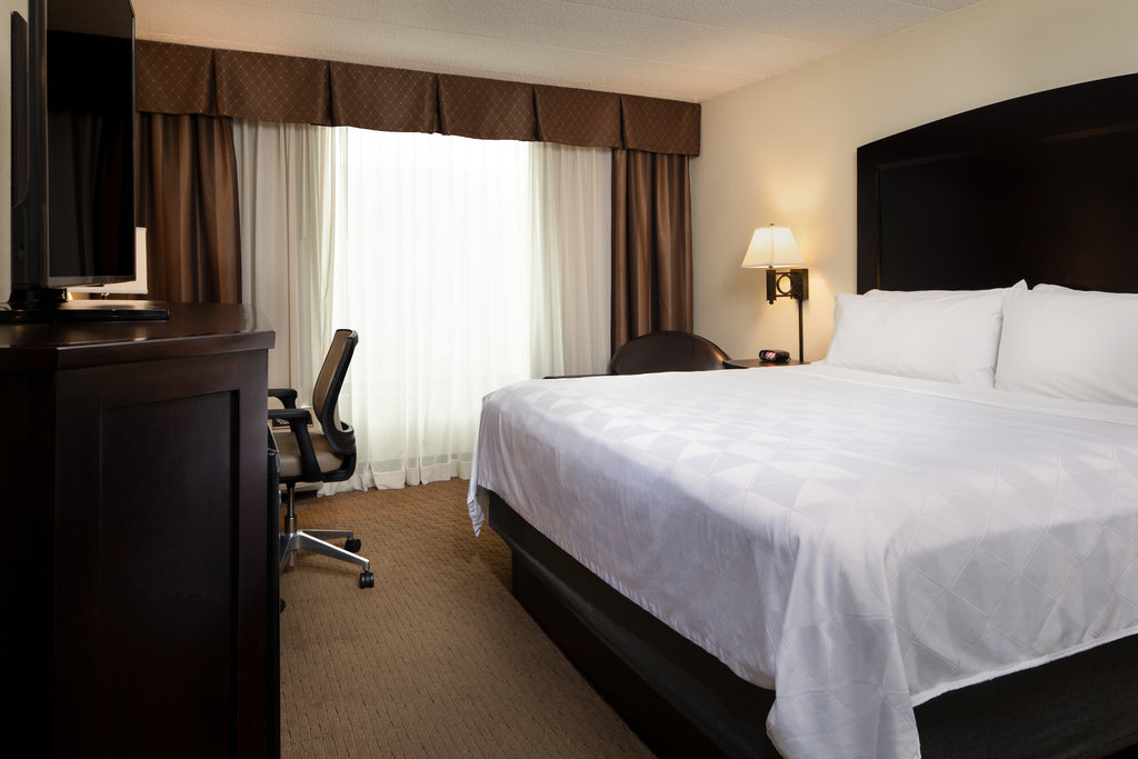 Holiday Inn & Suites CHARLESTON WEST, Kanawha