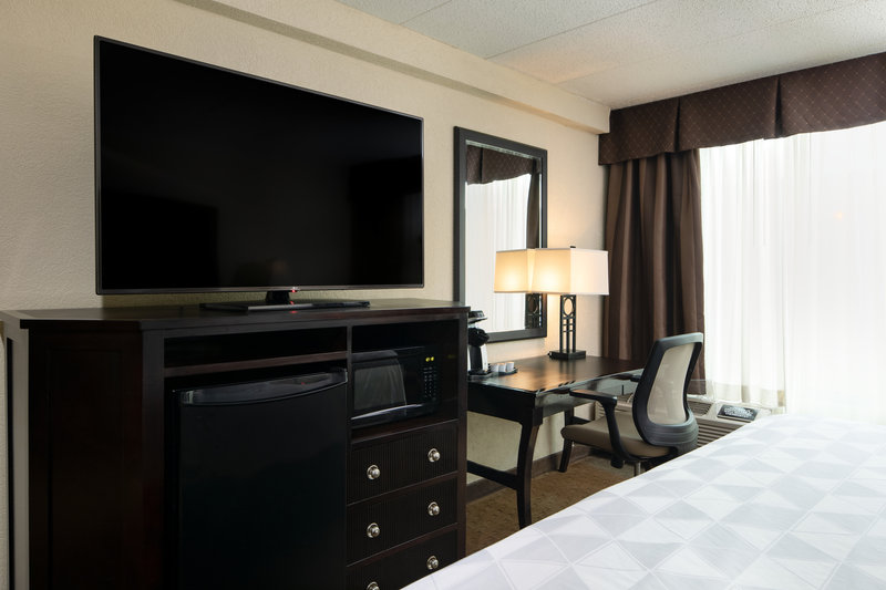 Holiday Inn Hotel & Suites CHARLESTON WEST