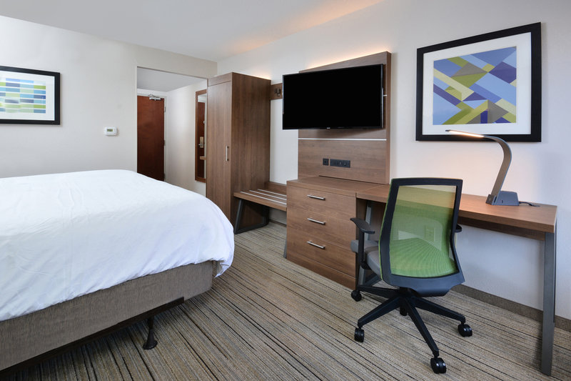 1 KING BED NONSMOKING