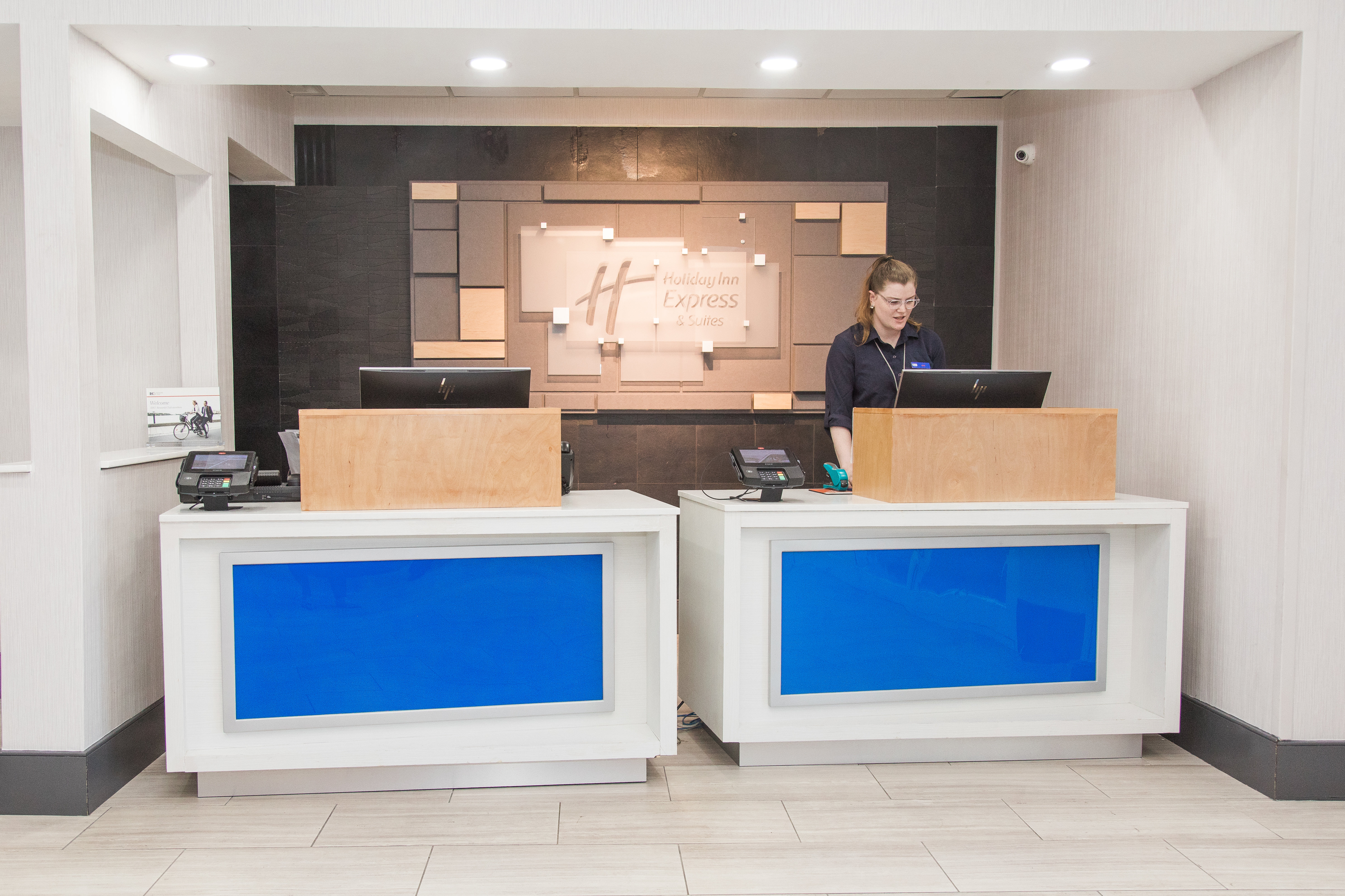 Holiday Inn Express Hotel & Suites